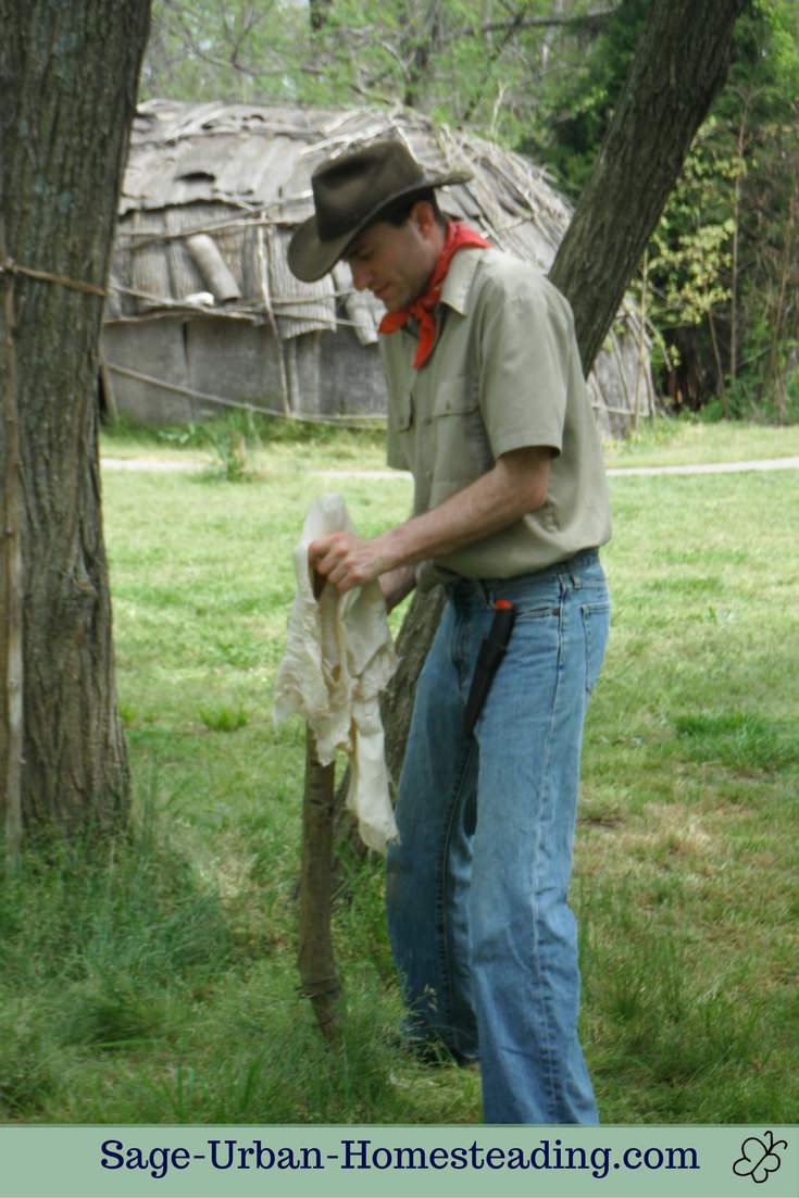 Hodenstretching putting his